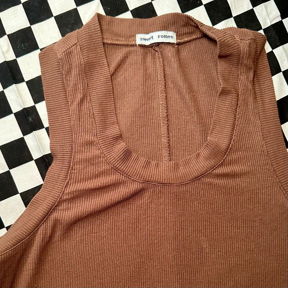 High Neck Ribbed Tank Top - Picture 3 of 5